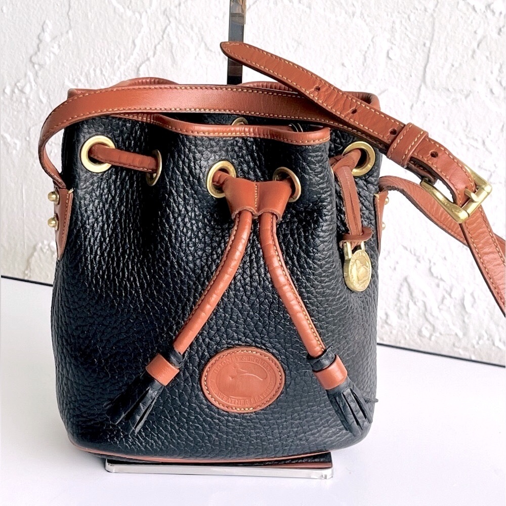 MINI VINTAGE DOONEY AND BOURKE CROSSBODY BUCKET BLACK /BRITISH TAN ♦️HOST PICK♦️